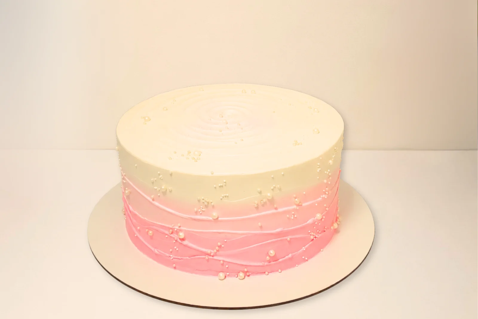 torta personalizada minimalista ondas blanca rosada