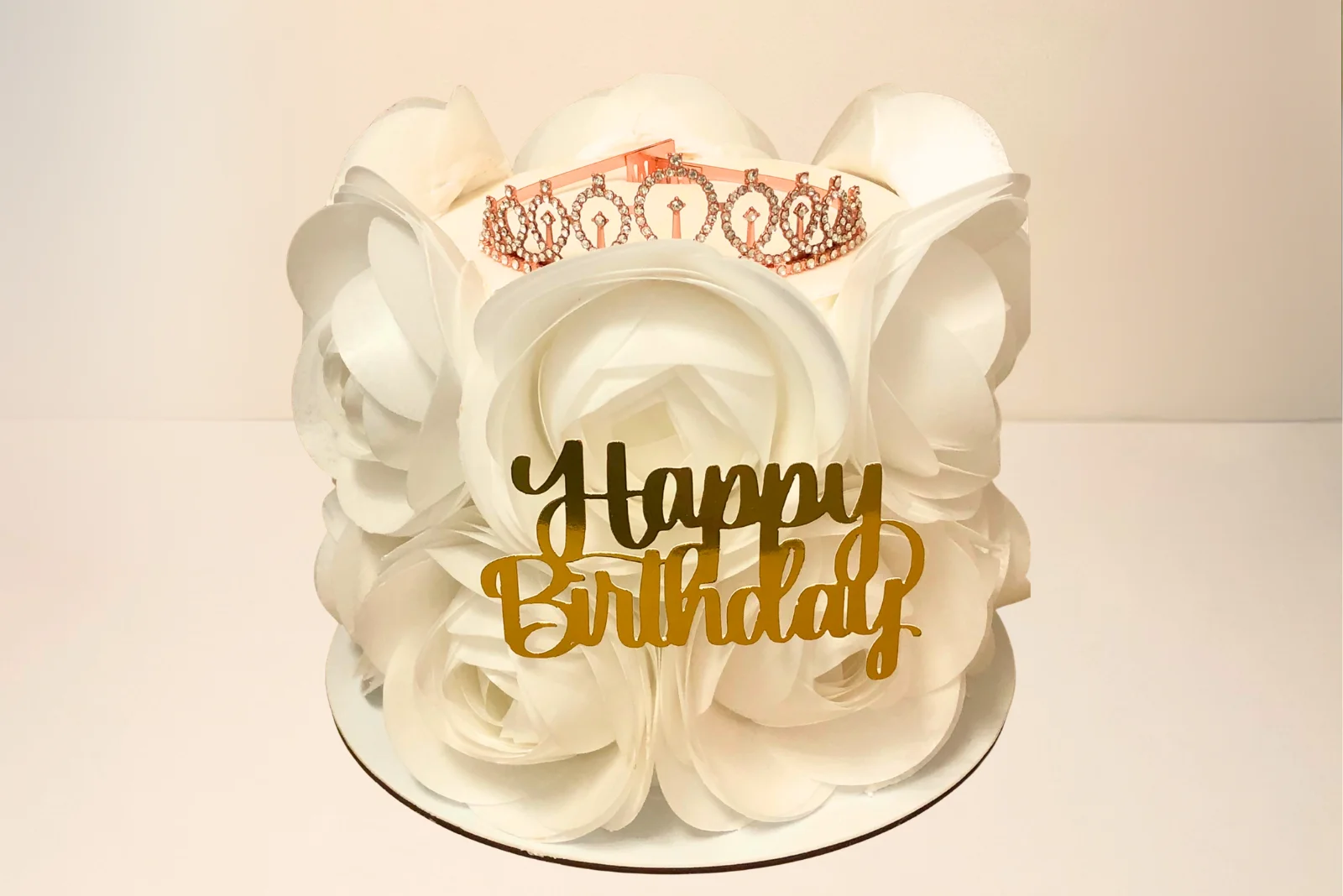 Pastelería artesanal para celebraciones: Tendencias de diseño y sabores que están de moda en 2026 torta personalizada papel arroz petalos flores artesanal Choconuez - Cajicá Chía Tabio Sabana de Bogotá