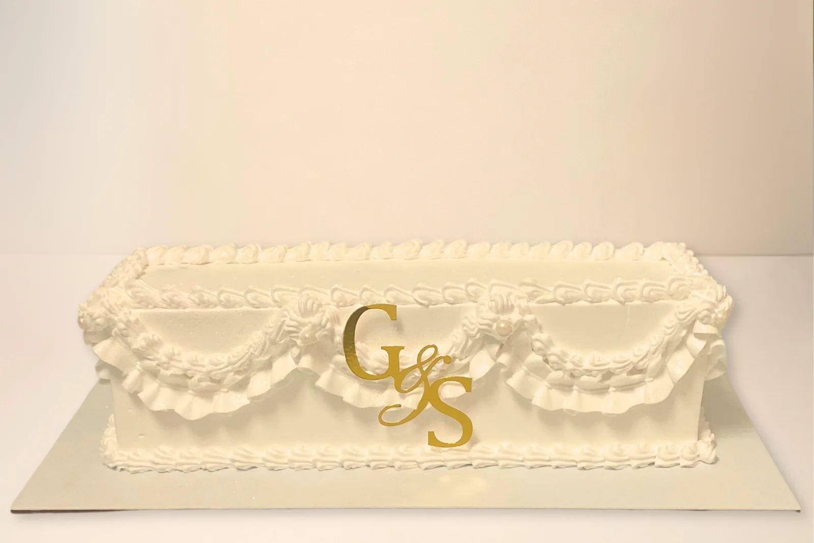 torta pesonalizada rectangular vintage iniciales doradas Choconuez - Cajicá Chía Tabio Sabana de Bogotá